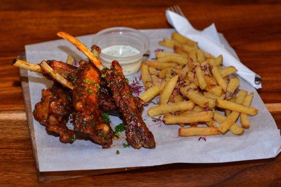 Arena Sports Bar & Grill